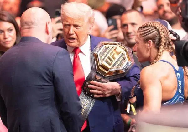 Ormai alla Casa Bianca la politica non conta pi&ugrave;: da Donald Trump si fanno le mma. L&rsquo;evento della Ufc (dell&rsquo;amico Dana White) che trasforma la dimora del Presidente nell&rsquo;ottagono &egrave; un fallimento annunciato