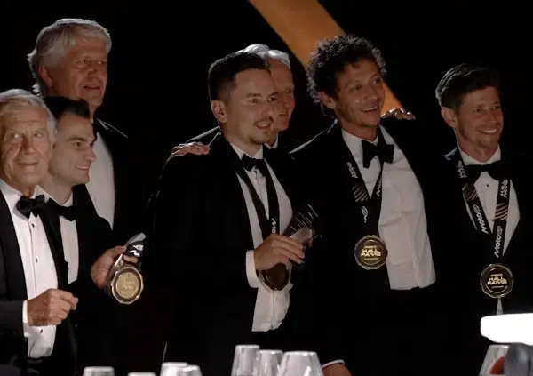 Rossi, Pedrosa, Lorenzo, Stoner e tutti gli altri: gli Avengers del Motomondiale in un video devastante. Ecco le parole di Valentino su Pecco, Marquez, Bez e l&rsquo;ultimo tango in MotoGP