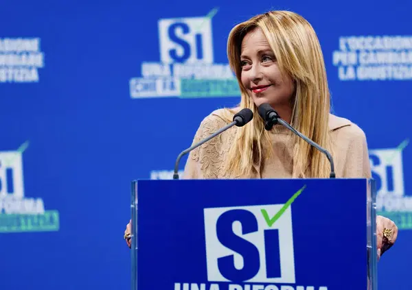Giorgia Meloni a Milano per il referendum: tra &ldquo;Per sempre s&igrave;&rdquo; di Sal Da Vinci e l'uscita su Mattarella di tal Musumeci ecco cosa &egrave; successo di campo