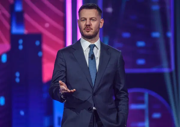 Alessandro Cattelan giudice di Amici &egrave; la fine del suo fighettismo televisivo?