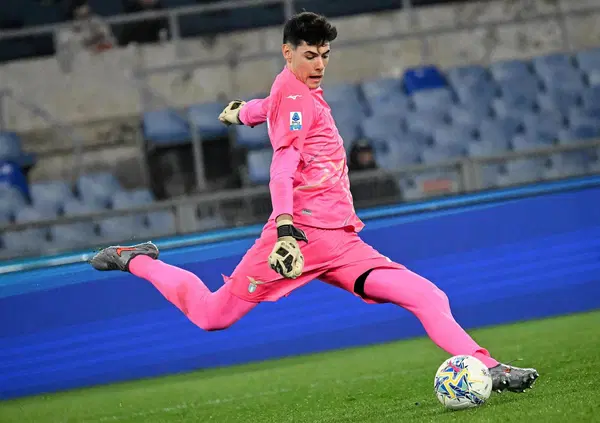 La Lazio ha un nuovo gigante in porta: ecco chi &egrave; Motta, decisivo contro il Milan al posto di Provedel. Dalla &ldquo;fuga&rdquo; dalla Juventus alla Serie B. Ora si prender&agrave; anche la A?