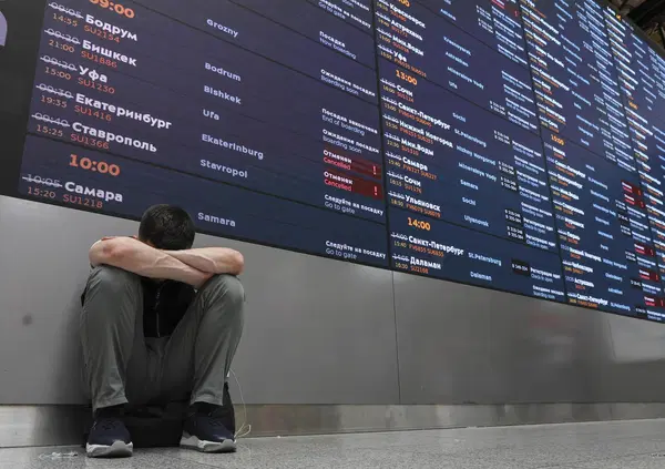 Avete prenotato le vacanze estive? Salutate Fly Emirates, Ethiad e Qatar Airways: con la guerra in Iran spuntano le compagnie cinesi. Ecco come cambia la connettivit&agrave; aerea globale 