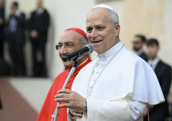 Papa Leone XIV caz*ia i giornalisti per i 50 anni del Tg2: "Raccontate la guerra con gli occhi delle vittime, non trasformatela in un videogame"