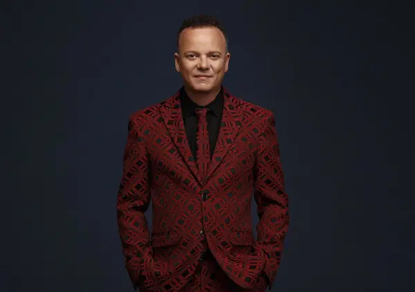 E se Gigi D&rsquo;Alessio fosse il cantante pi&ugrave; potente d&rsquo;Italia? Su Mediaset &egrave; onnipresente e ora Maria lo invita pure a fare il giudice del serale di &ldquo;Amici&rdquo;. A Napoli ha conquistato pi&ugrave; di tutti Piazza del Plebiscito. &Egrave; dietro Sal Da Vinci...