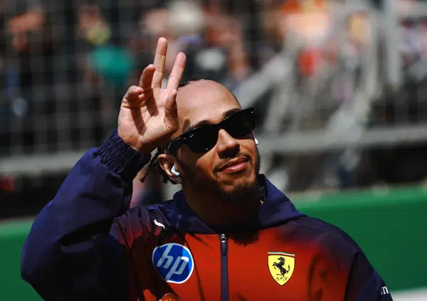 Ferrari, Hamilton non ha dubbi: &ldquo;Raggiungere Mercedes difficile, ma non impossibile&rdquo;. E sulla sua prima vittoria in rosso fa sognare il Cavallino, ma prima&hellip;