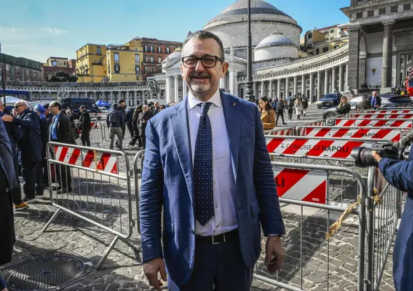 Ma davvero Andrea Delmastro faceva &ldquo;affari con un imprenditore condannato per mafia&rdquo;? Le &ldquo;5 Forchette&rdquo; e il legame con il clan Senese