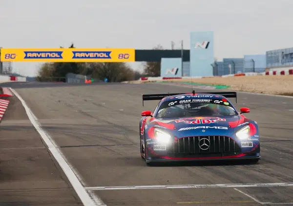 Ok ma com&rsquo;&egrave; andato il fine settimana di Max Verstappen al N&uuml;rburgring oltre la squalifica? Velocit&agrave; mostruosa, battaglie vere e una lezione al mondo del motorsport 