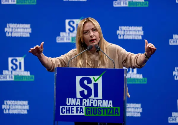 Cara Giorgia, il "boia chi molla" anche no: ascolta Renzi e dimettiti. Poi riprenditi l'Italia (da sola)