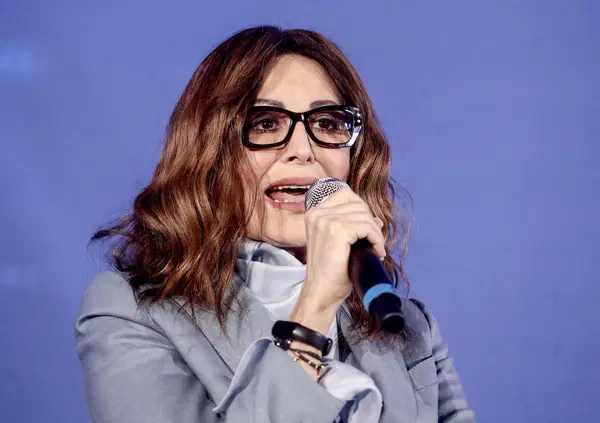 Tutti i motivi per cui Daniela Santanch&egrave; si deve dimettere: le inchiesta sulla ministra che imbarazzano Giorgia Meloni