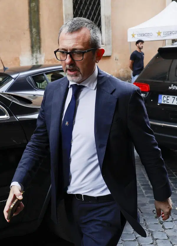 Ma davvero Delmastro diceva di aver venduto le quote a Miriam Caroccia ma lei non ne sapeva niente?