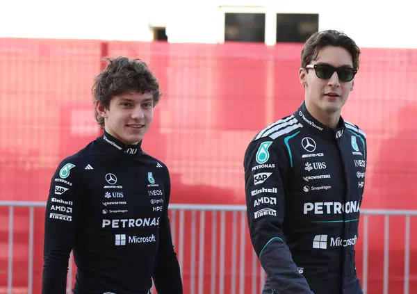 Kimi Antonelli &egrave; diventato un problema per George Russell? A Suzuka l&rsquo;inglese sbaglia, poi prova a stare davanti al compagno a tutti costi. E alla fine&hellip;