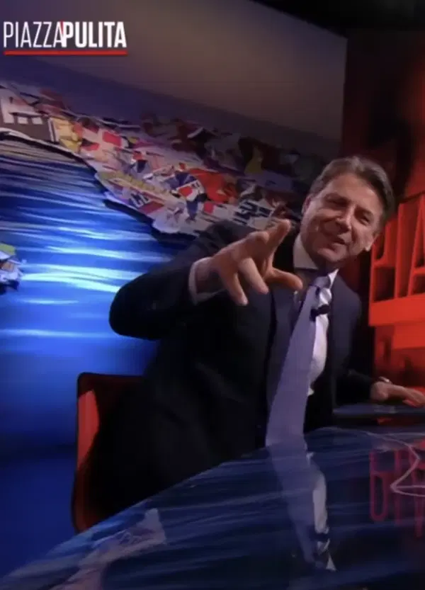 &Egrave; Netflix o la politica italiana? Giuseppe Conte a Piazzapulita &egrave; come Frank Underwood in House of Cards: &ldquo;Pensate al potere che avete&rdquo;