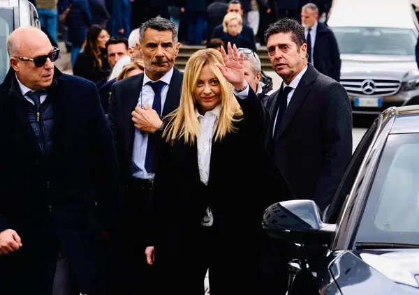 La barzelletta della politica contro la speranza di una semplice prof di francese