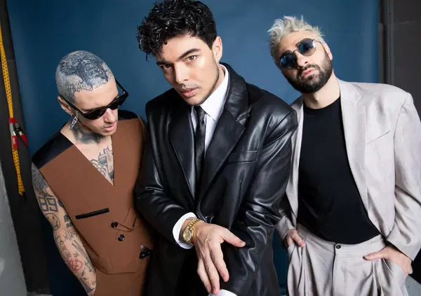 I The Kolors si danno al soft por*? Esce &ldquo;Rolling Stones&rdquo; e il videoclip con Eva Henger e Gianni Celeste