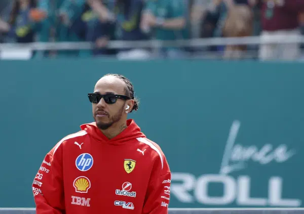 Ferrari in crisi? Dopo Suzuka Hamilton parla chiaro: &ldquo;Non avevo potenza, speriamo in un motore nuovo a Miami&rdquo;. Possibile o impossibile? Tutto dipende da una percentuale