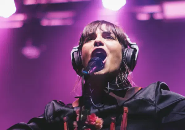 &ldquo;Potevamo fare schifo insieme&rdquo; e invece Sarafine ha cacciato fuori una canzone che funziona e conserva la sua genuinit&agrave;, anche senza cassa dritta