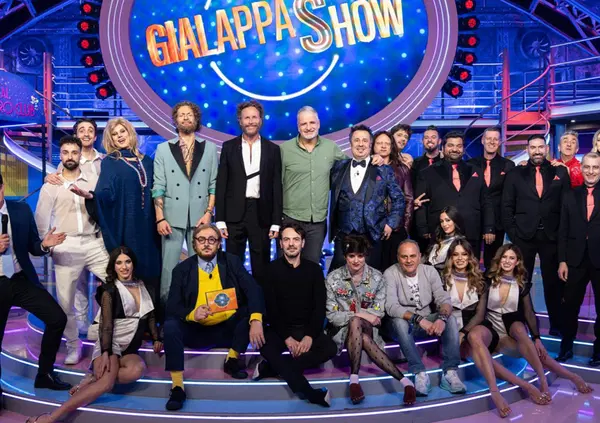 Anche la Gialappa&rsquo;s imita Fabrizio Corona: ok, ma perch&eacute; non lo fanno con i politici? La satira in Italia &egrave; morta e ora &egrave; stata pure dimenticata dai comici, che invece di attaccare il potere puntano solo su vip e trend social