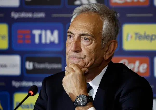Gravina nonostante il disastro Mondiale dell&rsquo;Italia il posto fisso in Figc non lo lascia. Ma cos&rsquo;altro deve succedere perch&eacute; il presidente federale si dimetta? 
