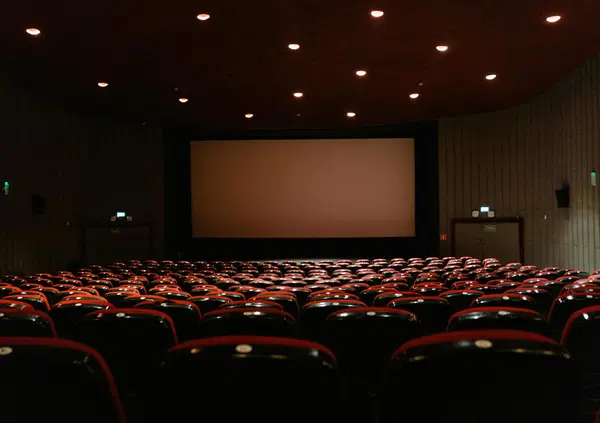 Il cinema italiano ce l&rsquo;ha con gli &ldquo;immigrati&rdquo;? Con il nuovo tax credit i film stranieri ci &ldquo;rubano il lavoro&rdquo; e parte la protesta