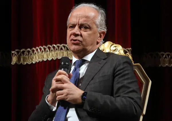 Un tempo in Italia c&rsquo;erano i furbi e i fessi, ora ci restano solo le grandi fregature (come i finti conservatori). Sul caso di Matteo Piantedosi e della presunta amante Claudia Conte