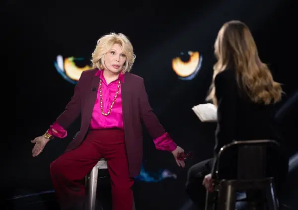 Tutti i m&egrave;nage a trois di Amanda Lear, la lite al ristorante di Micaela Ramazzotti e Paolo Virz&igrave;: su Rai 2 torna Belve con Francesca Fagnani, ed &egrave; tutto bellissimo