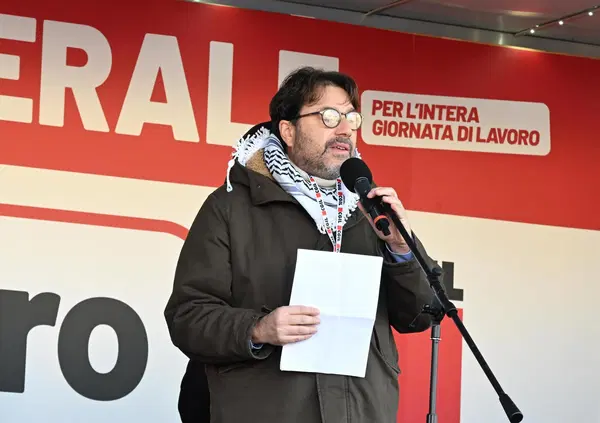 Tomaso Montanari sbugiarda il suo stesso libro sul fascismo di Giorgia Meloni citando a pagina 1 lo storico Emilio Gentile, ma lo ha letto? &ldquo;Gli antifascisti rischiano di rendersi ridicoli. I paragoni non valgono nulla&rdquo;