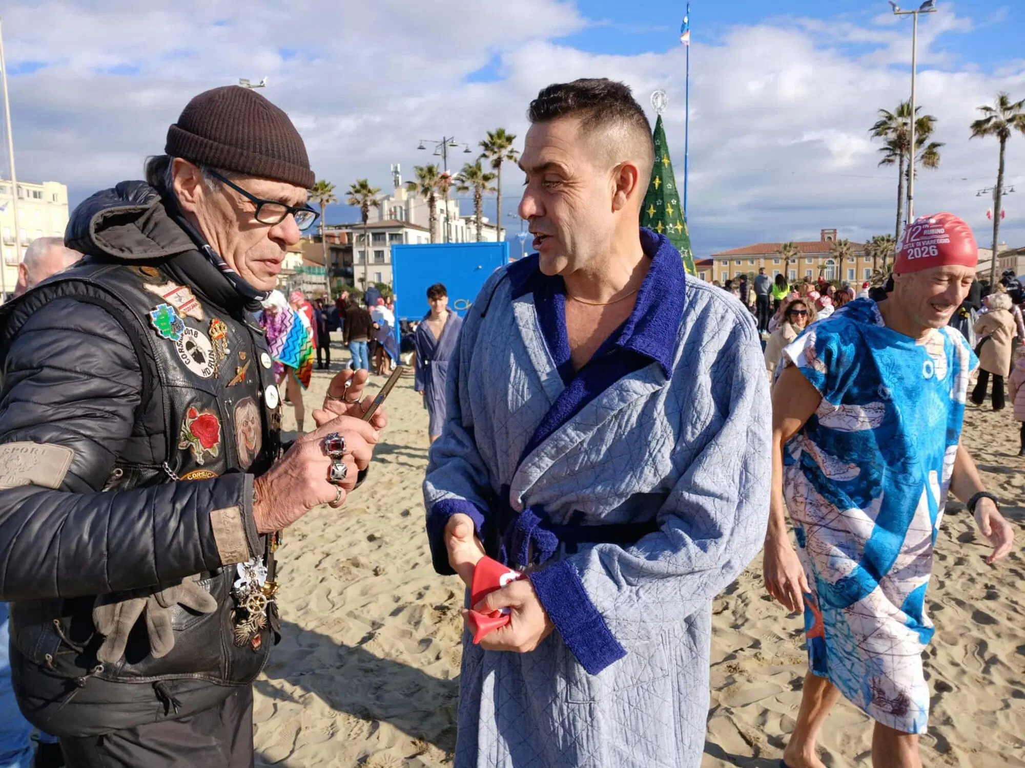 Il generale Vannacci dopo il bagno di Capodanno a Viareggio Ansa