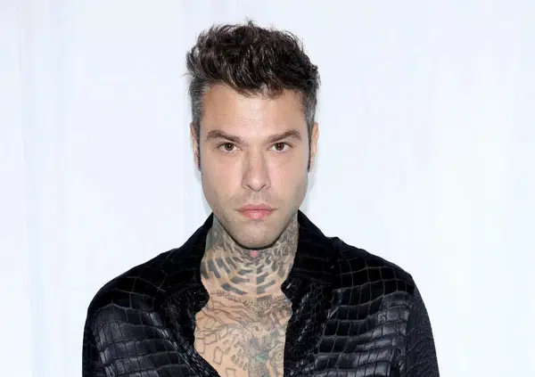 Fedez pap&agrave; per la terza volta, Giulia Honegger incinta. In arrivo una nuova serie family-friendly? (Forse s&igrave;, ma non era il sequel che si aspettavano)