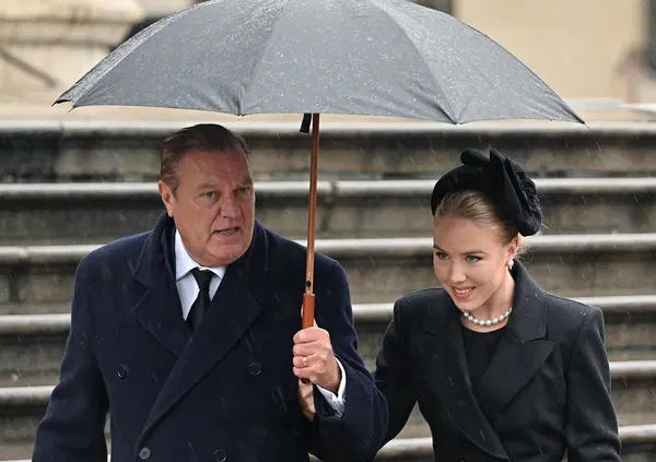 Chi &egrave; Maria Carolina Borbone paparazzata con Jordan Bardella: il prossimo presidente del Francia si sposer&agrave; con la principessa delle Due Sicilie?