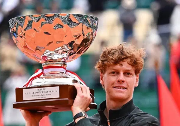 Il Rolex di Jannik Sinner alla finale di Montecarlo contro Carlos Alcaraz &egrave; un Daytona molto particolare (con cui ha fatto il bagno in piscina)