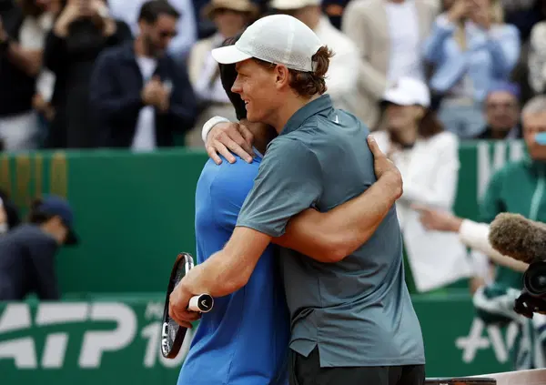 Ma davvero Jannik Sinner pu&ograve; gi&agrave; perdere il primo posto del ranking? Ecco perch&eacute; e dove potrebbe arrivare il controsorpasso di Alcaraz