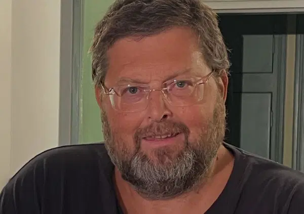 Intervista totale a Mario Adinolfi: &ldquo;A chi mi accusa di essere violento rispondo che sono io che da anni subisco violenza da &lsquo;Le Iene&rsquo;. Il gesto del video? Lo rivendico. La mia reazione &egrave; legittimata dalla legge e dal vangelo&rdquo;