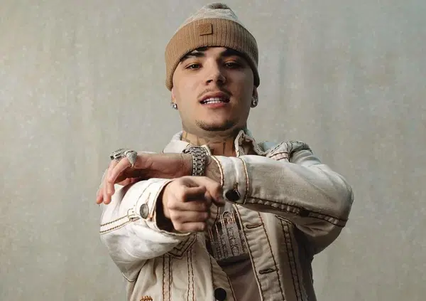 Shiva? &Egrave; il martire di cui ha bisogno la trap, ma non l&rsquo;artista che serve alla musica. Nel suo &ldquo;Vangelo&rdquo; solo pose e comparse