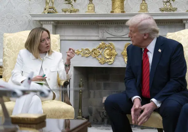 Mattarella e il richiamo istituzionale all&rsquo;autoironia: e se Trump, Bibi, Meloni e gli altri la smettessero di prendersi sul serio?