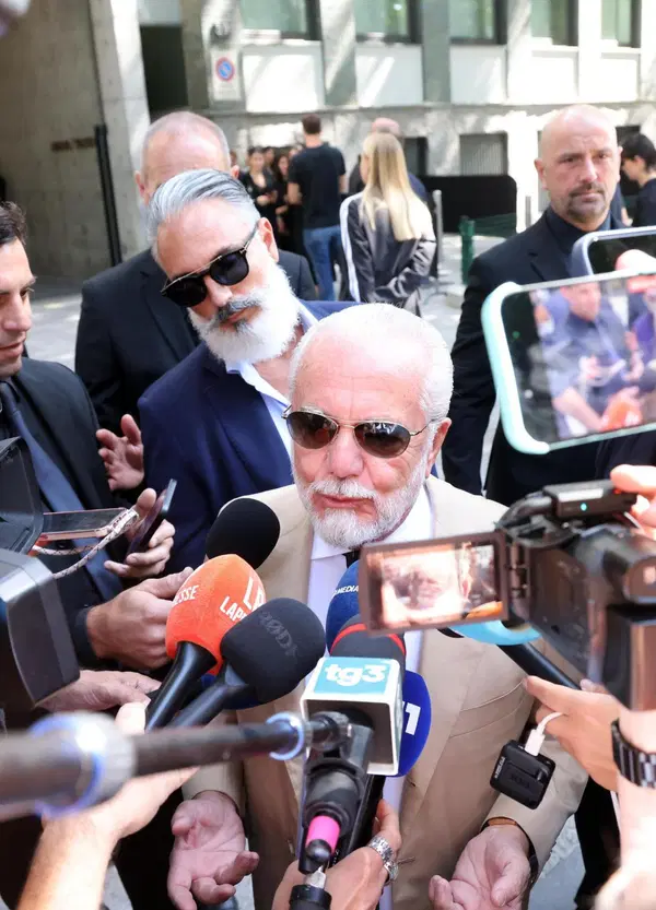 &ldquo;Il calcio di oggi &egrave; troppo noioso&rdquo;. De Laurentiis durissimo al The Athletic: l'analisi delle partite a scuola, una &ldquo;lega pan-europea&rdquo; e stop ai piccoli club. Poi se la prende con Infantino: &ldquo;Uccide i miei soldi per guadagnare di pi&ugrave;&rdquo;