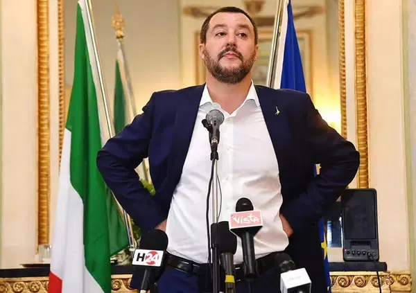 Chi &egrave; Afroditi Latinopaulou? La leader di estrema destra greca invitata da Salvini alla manifestazione della Lega: ex tennista, avvocata europarlamentare antiabortista 