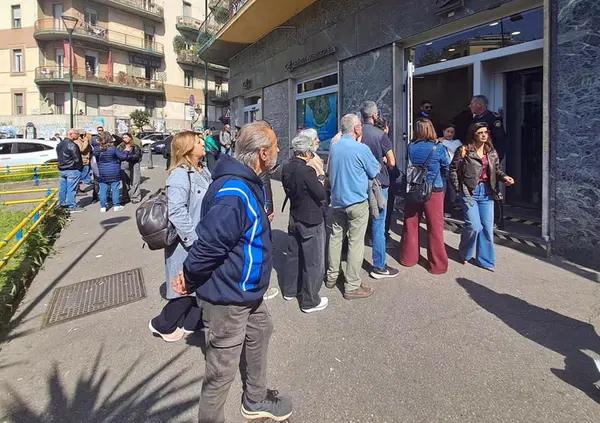 Ma che cosa c'era nelle cassette di sicurezza svaligiate alla Credit Agricole di Napoli? Soldi, gioielli, i &ldquo;ricordi di una vita&rdquo; e (forse) documenti preziosi. Qual era l'obiettivo dei rapinatori