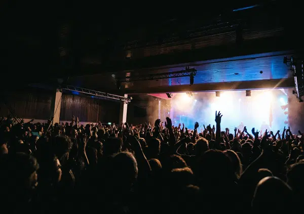 Ghali, Paradiso, Frah Quintale: tre milioni di euro in biglietti venduti in un weekend. I concerti sono tutti soldout e i poveri sempre pi&ugrave; poveri, qualcuno sta mentendo