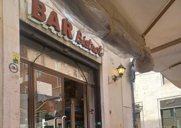 Siamo stati a mangiare al Bar Bistrot di Claudia Conte, l'amante del ministro Piantedosi. La sacralit&agrave; incontra il cappuccino da incubo, le pagnotte radioattive e i maritozzi coatti imbruttiti