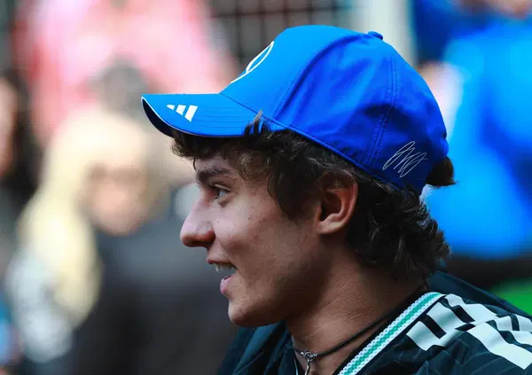 &ldquo;Mi ha insegnato quasi tutto, &egrave; lui che mi tiene con i piedi per terra&rdquo;: Kimi Antonelli e quella certezza che vale pi&ugrave; della F1, la fama e le vittorie (ma non solo)