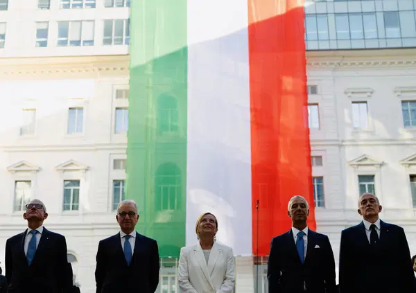 Perch&eacute; Giuseppe Del Deo, l'ex vice dei servizi al centro dell'inchiesta sulle spie della "Squadra Fiore", venne prepensionato da Meloni con un provvedimento ad personam (molto particolare)?