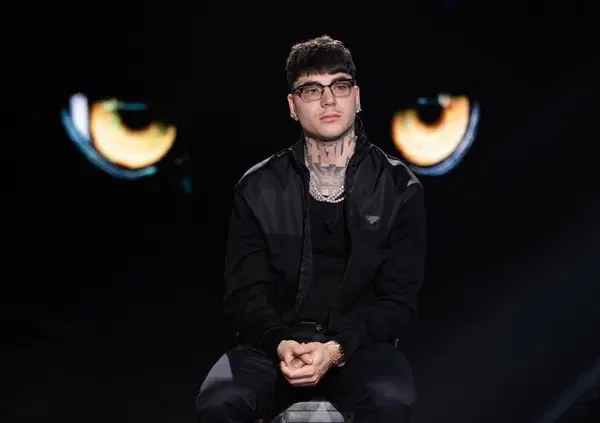 Shiva si sente un &ldquo;lupo&rdquo; ma &egrave; meno &ldquo;belva&rdquo; di Albano. Da Francesca Fagnani il rapper perde la sua aura da maledetto ma arriva un'altra condanna