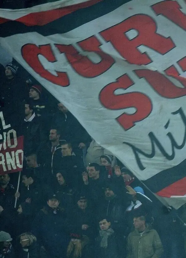 &ldquo;Pacio&rdquo; Pacini attacca il Milan per la rivendita degli abbonamenti: &ldquo;Bagarinaggio legalizzato&rdquo;. E il capo ultras della curva Sud si augura un San Siro (o un teatro) pieno di &ldquo;gobbi&rdquo; contro la Juve