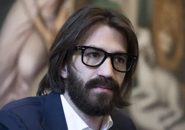 Leonardo Maria Del Vecchio vuole far sparire dal web l'intervista dalla Gruber