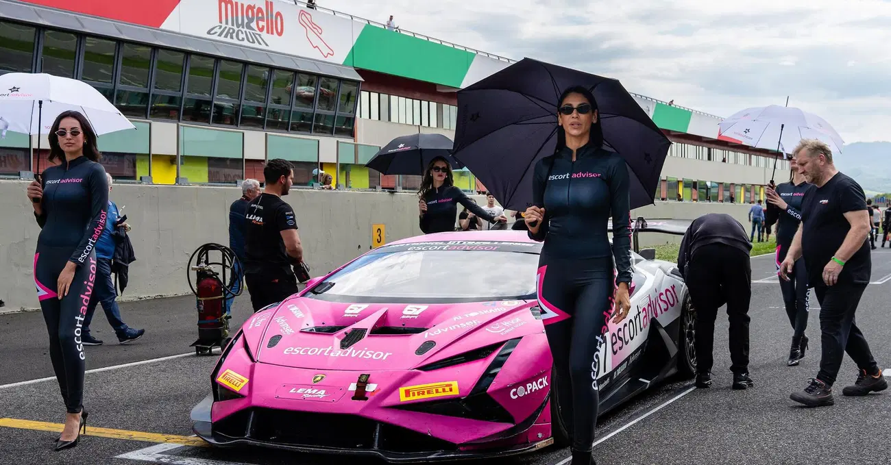 Il primo weekend di Escort Advisor al Mugello nel National GT Challenge? Un successo: due podi, feeling in crescita tra i piloti e tanto spettacolo in pista