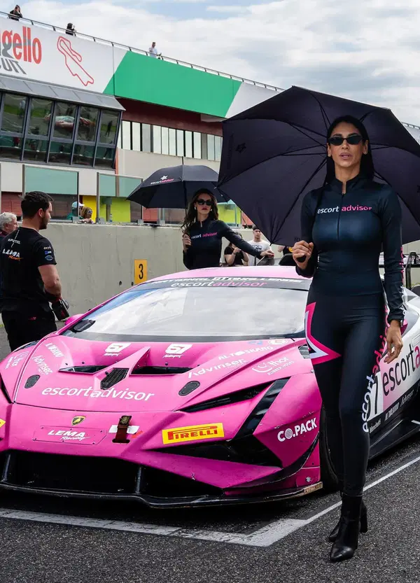 Il primo weekend di Escort Advisor al Mugello nel National GT Challenge? Un successo: due podi, feeling in crescita tra i piloti e tanto spettacolo in pista
