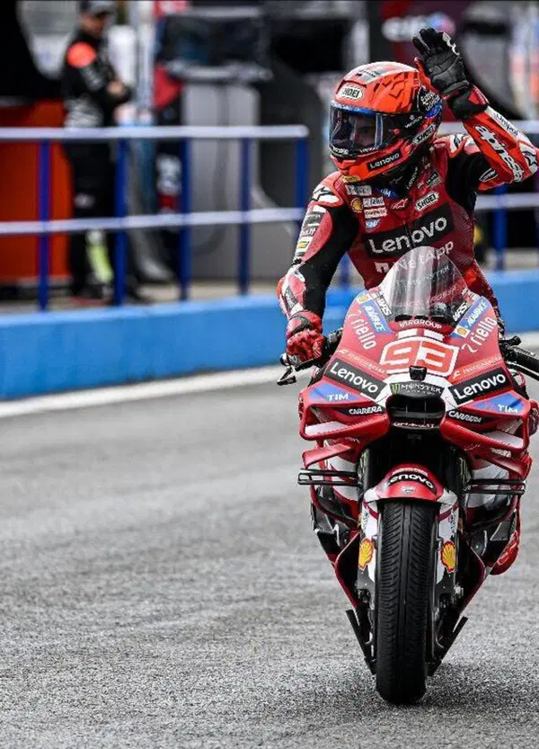 Jerez &egrave; un quadro di Bosch: Marquez domina tra le polemiche, Bezzecchi fregato da un tear-off, Bagnaia e Morbidelli a podio