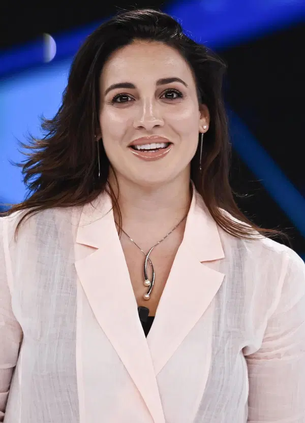 Francesca Manzini al Grande Fratello Vip confessa di avere un fidanzato di cui non pu&ograve; parlare? Sui social si parla gi&agrave; di un altro &ldquo;Mark Caltagirone gate&rdquo;