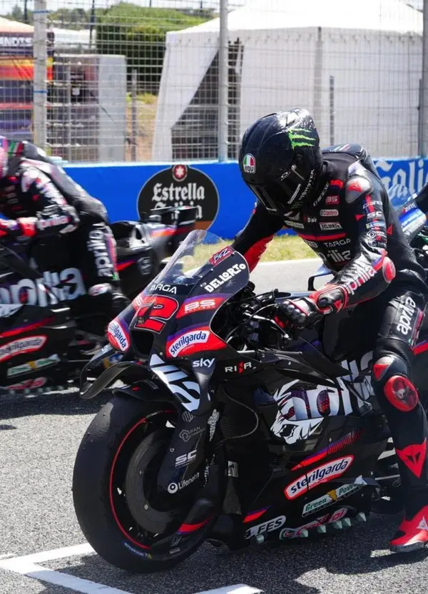 Aprilia domina i test di Jerez: un nuovo (micidiale) trucco dalla Formula 1, tre piloti davanti e alette &lsquo;a orecchio di elefante&rsquo;