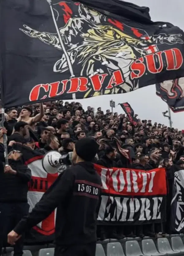La coreografia dei Banditi della Sud &egrave; stata davvero &ldquo;censurata&rdquo; da Dazn e dal Milan? &ldquo;Il prezzo della curva? Quanto mezzo abbonamento&rdquo;. E gli ultras vogliono un calcio &ldquo;giusto e popolare&rdquo;